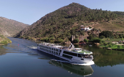 Smooth Sailing Ahead with Scenic Azure & Emerald Radiance